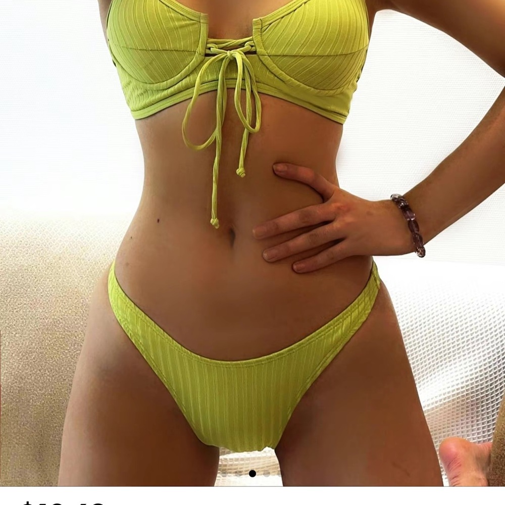 Vibrant Green Ribbed Bikini Set - Picture 2 of 3